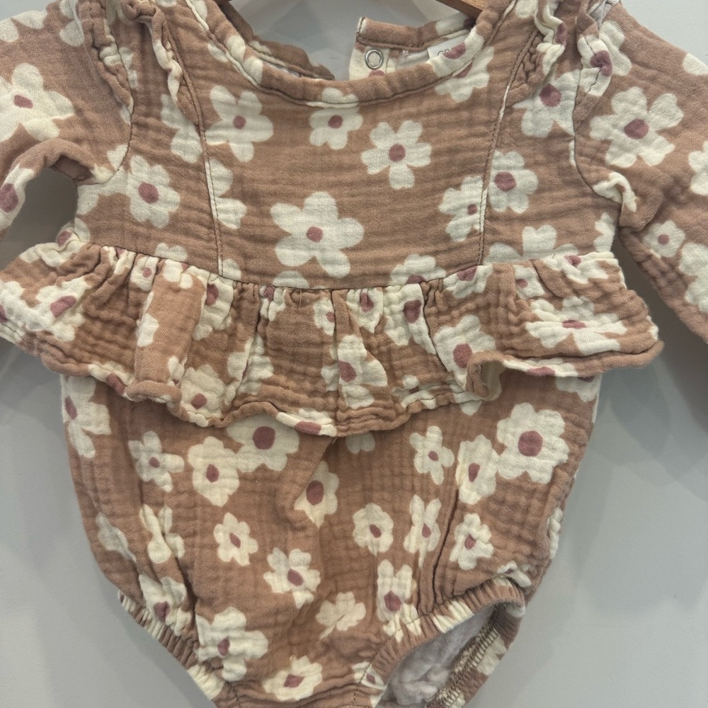 Grayson bubble romper - Picture 2 of 3